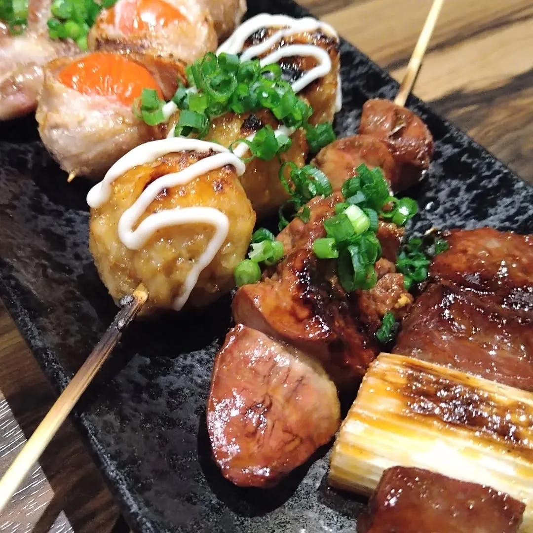 週末の夜は、香ばしい焼き鳥と共に過ごしませんか？🔆🥢 思案橋...